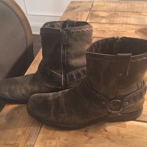 Men’s Buckle leather boots